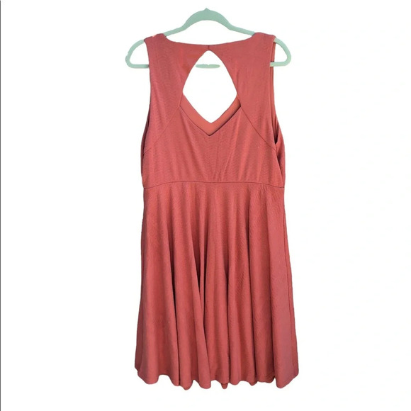 TORRID SALMON OPEN BACK TEXTURED DRESS - Picture 2 of 5